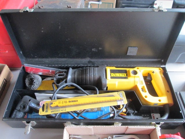 DeWalt Electric DW304 VS Reciprocating Saw and New Blades in Metal Carry Case: powers on
