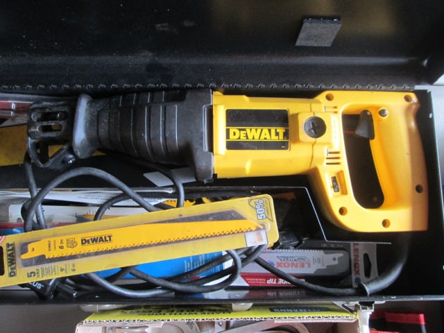 DeWalt Electric DW304 VS Reciprocating Saw and New Blades in Metal Carry Case - 2