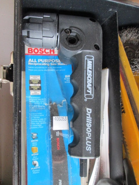 DeWalt Electric DW304 VS Reciprocating Saw and New Blades in Metal Carry Case - 6
