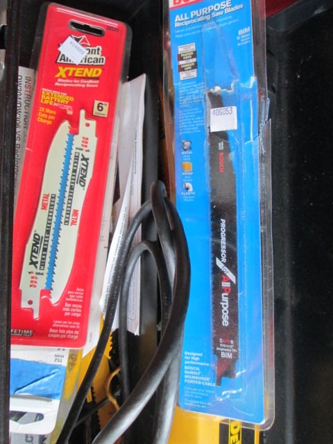 DeWalt Electric DW304 VS Reciprocating Saw and New Blades in Metal Carry Case - 7