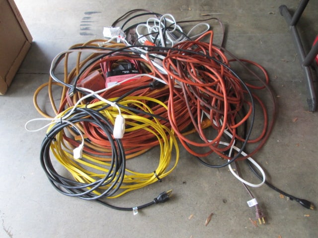 Large Grouping of House Hold and Heavy Duty Extension Cords: See pictures and preview for selection, Local Pickup Only