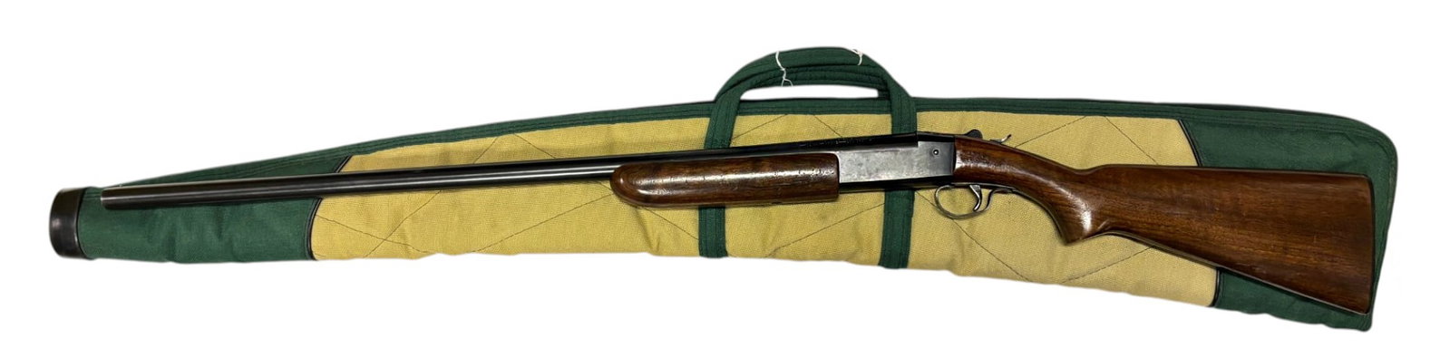 Winchester Model 37 Steelbilt 12 GA. Single Barrel Break-Action Shotgun with Soft Case: S#: NSN | Mfg. 1936-1963 | 30" Barrel with Full Choke and 2-3/4" Chamber |||| CONDITION: Very good. 90% original blue finish. Wood stock is very good, with some scratches, and with beautiful wood