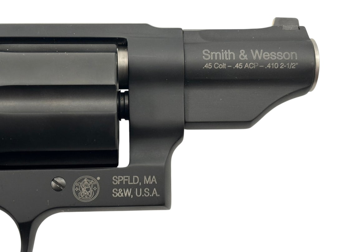 Excellent Smith & Wesson Governor .45 COLT/.45 ACP/.410 Revolver with (2) Moon Clips - 7
