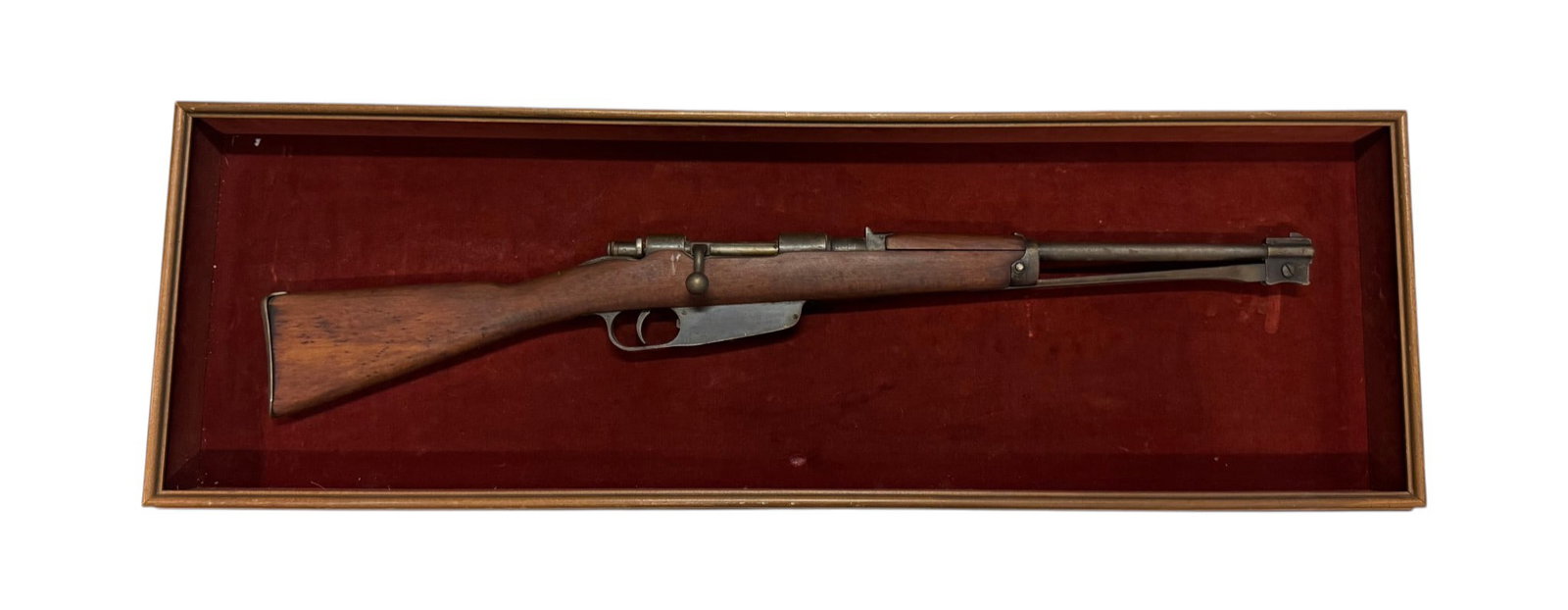 WWII Italian Gardone M91 6.5x52mm Carcano Cavalry Carbine with Folding Bayonet in Display: S#: QE3863 | 18” Barrel | Manufactured by Gardone VT in 1940 | This rifle came in a custom wood framed display box meant to hang on the wall. The gun is still a functioning firearm and will requ