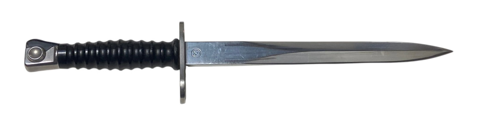 Excellent Swiss SIG Model 1957 (STG-57) Bayonet with Scabbard and Frog - 2