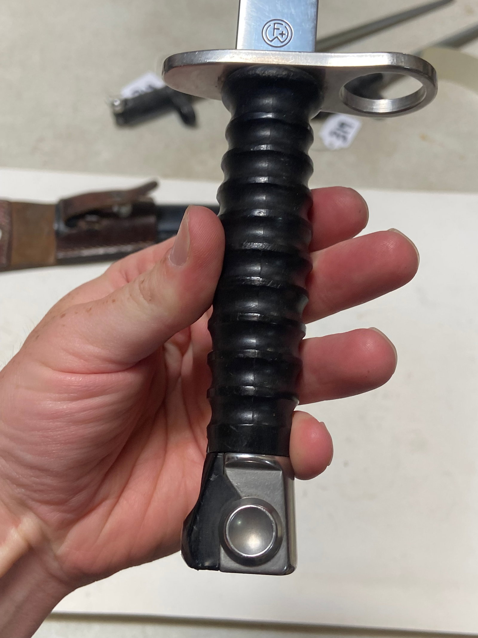 Excellent Swiss SIG Model 1957 (STG-57) Bayonet with Scabbard and Frog - 6