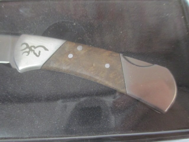 New in Package Browning Vintage Whitetail Folding Knife and Collector Tin - 3