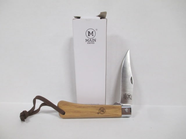Main Knives #1152 Wood Handle Folding Knife: marked #440A