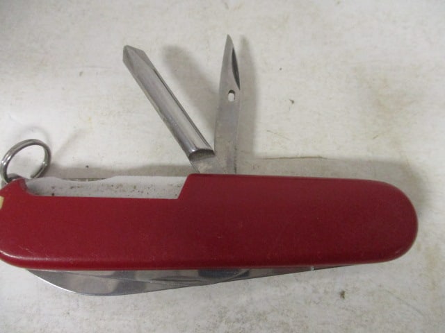 Five Swiss Army Style Utility Knives - 10