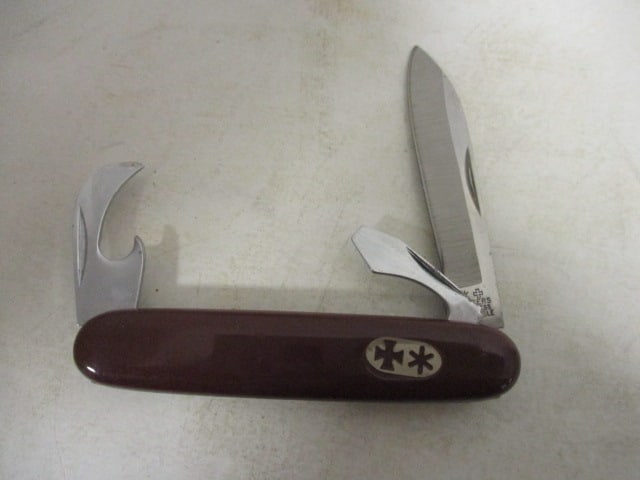 Five Swiss Army Style Utility Knives - 11