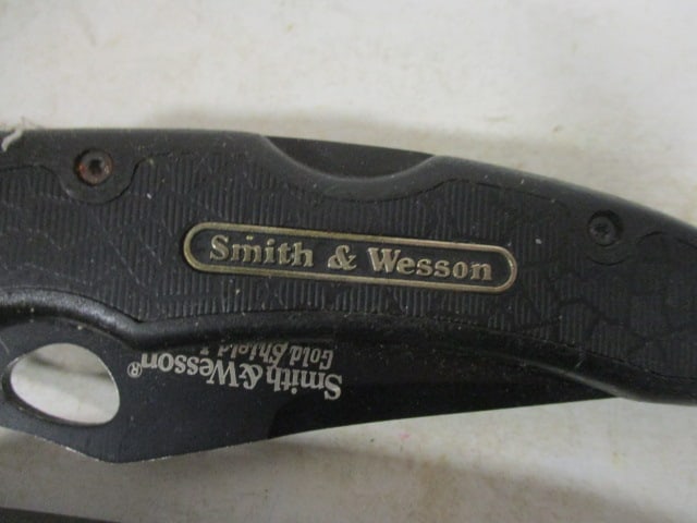 Smith & Wesson and Schrade Old Timer Thumb Flip Folding Blade Knives - 2