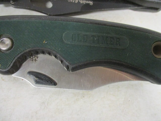 Smith & Wesson and Schrade Old Timer Thumb Flip Folding Blade Knives - 3