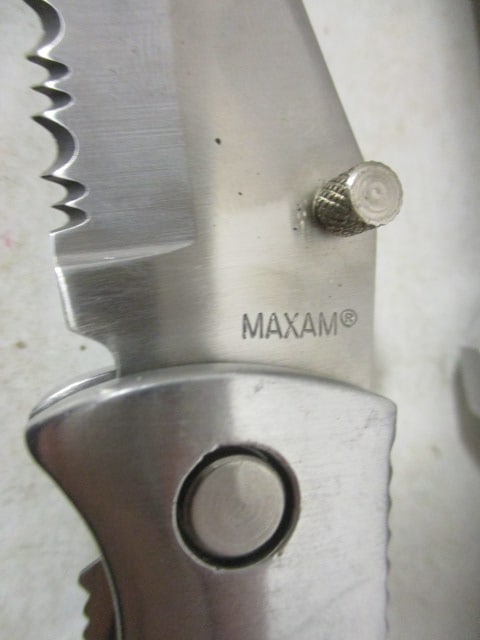 Silver and Blacke Thumb Stud Folding Blade Knife and Push Button Folding Blade Knife - 4