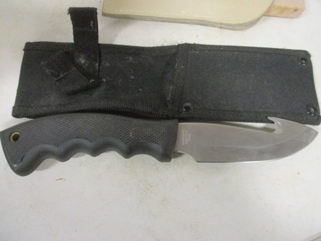 Maxam Hunting Knife with Gut Hook in Canvas Sheath and Hall's Pro Edge - 3