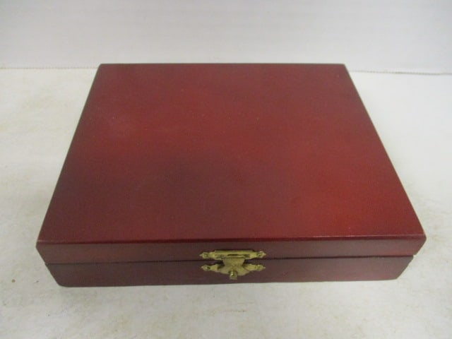 "Marines" Collector's Folding Blade Knife and Lighter Set in Wood Presentation Box - 4