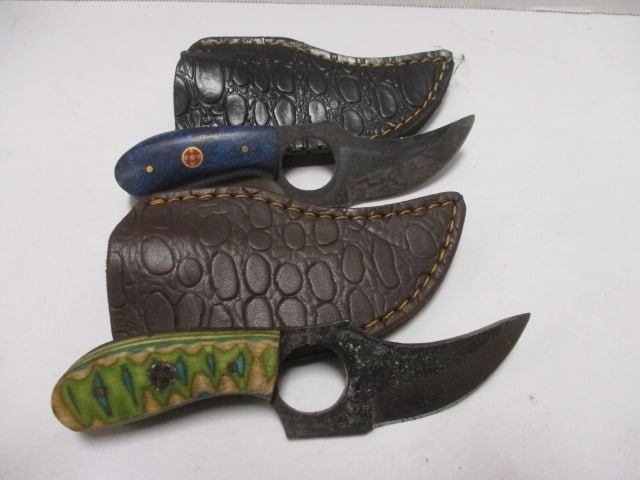 Two Damascus Short Skinner Fixed Knife with Leather Sheath (1 of 6)