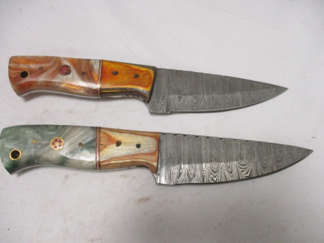 Two Damascus Hunting Knives with Leather Sheaths - 2