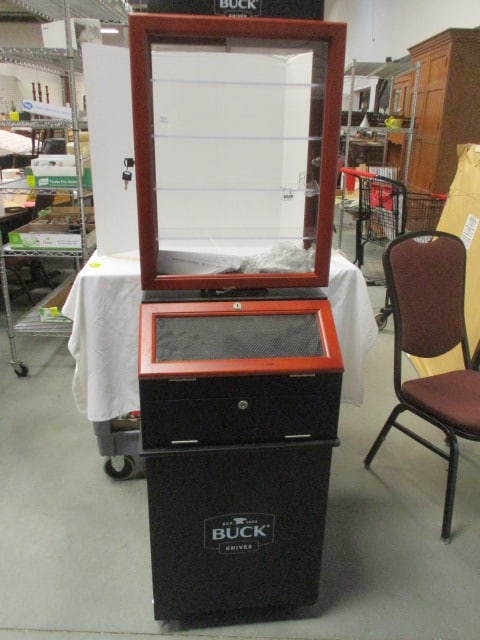 Buck knives Display with Locks and Keys on wheels (1 of 11)