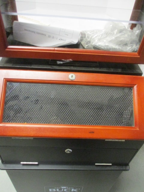 Buck knives Display with Locks and Keys on wheels - 4