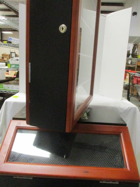 Buck knives Display with Locks and Keys on wheels - 9