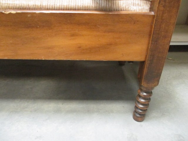 Jenny Lind Style Settee w/Throw Pillows - 3