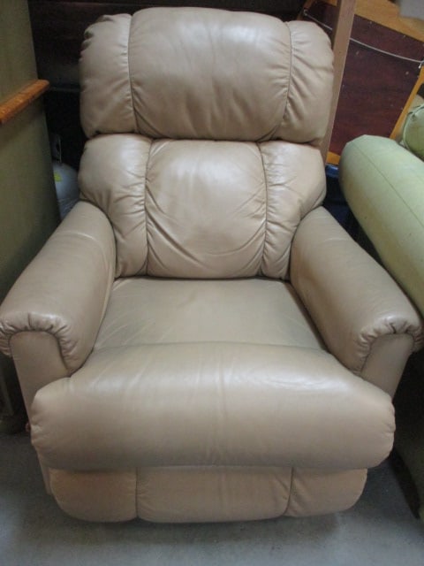 Lazyboy Manual Leather Rocker/Recliner: 32" Wide