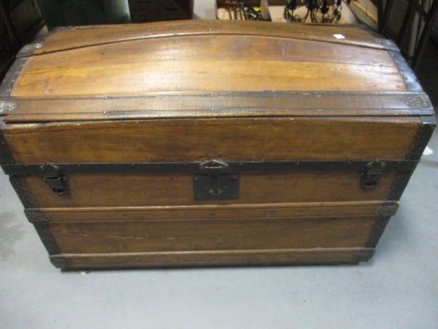 Dome Top Steamer Trunk w/Metal Reinforcements (1 of 6)