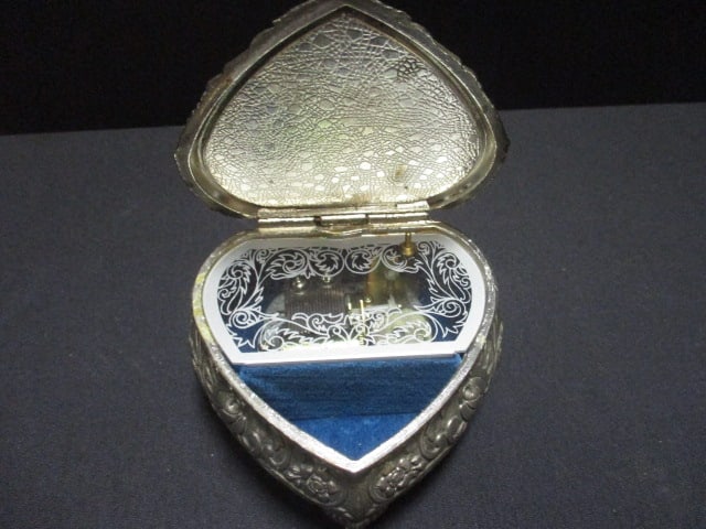 Musical Victorian Style Trinket Box - 3