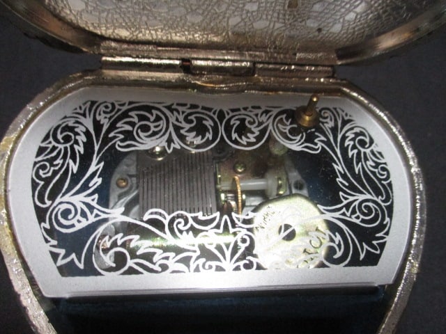 Musical Victorian Style Trinket Box - 4