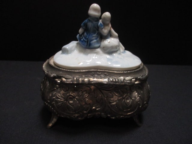 Musical Victorian Style Trinket Box - 5