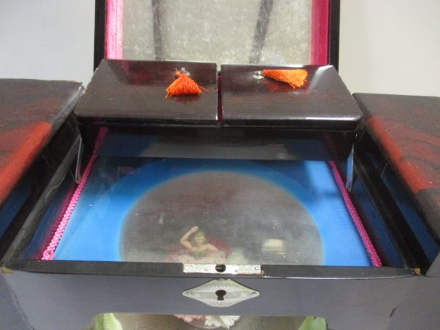 Japanese Red/Black Lacquer Jewelry Box - 3