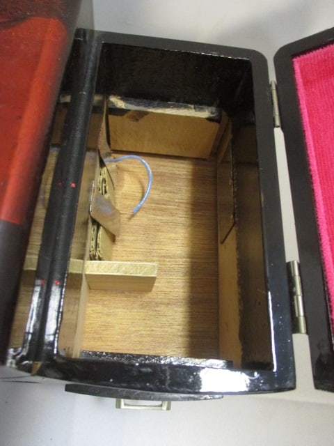 Japanese Red/Black Lacquer Jewelry Box - 7