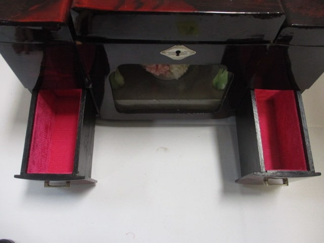 Japanese Red/Black Lacquer Jewelry Box - 8