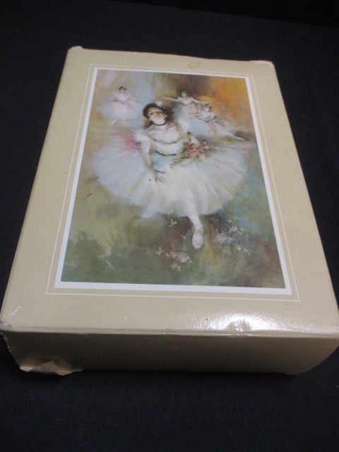 Avon Beauty in Motion Ballet Picture Soap Set in Box: .