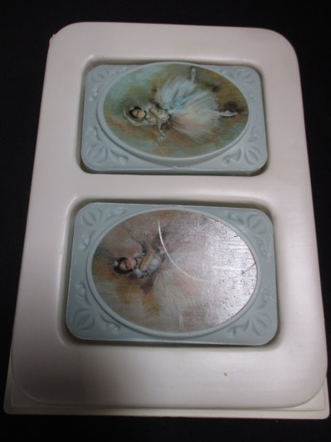 Avon Beauty in Motion Ballet Picture Soap Set in Box - 7