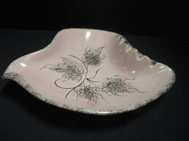 Ceramic Vtg. Pink Ashtray w/Gold Trim Leaf Design: 9"