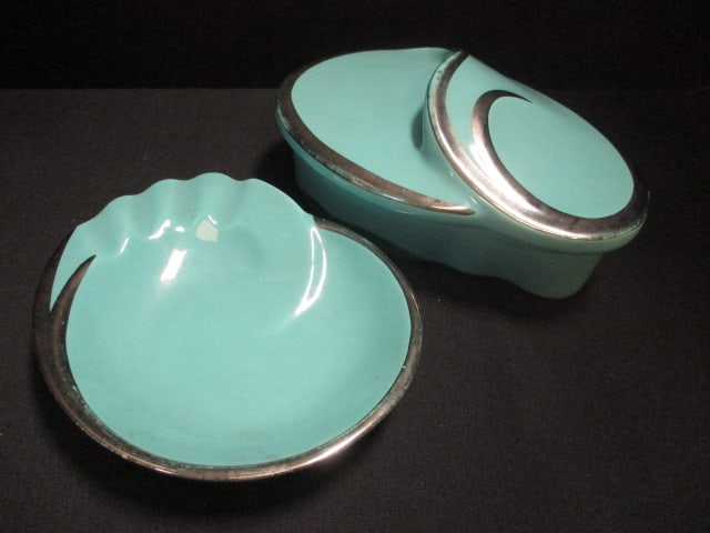 Blue Pottery Vanity Dish & Matching Ashtray: .