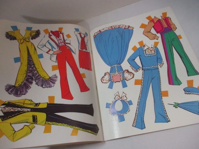 1977 Donny & Marie Paper Dolls Book - 5