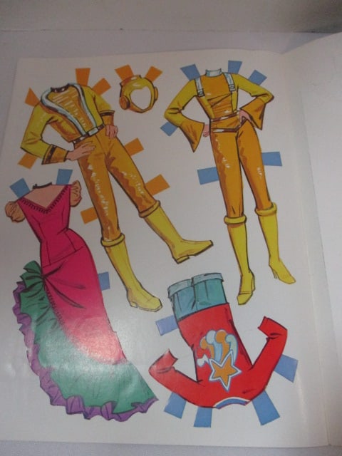 1977 Donny & Marie Paper Dolls Book - 6