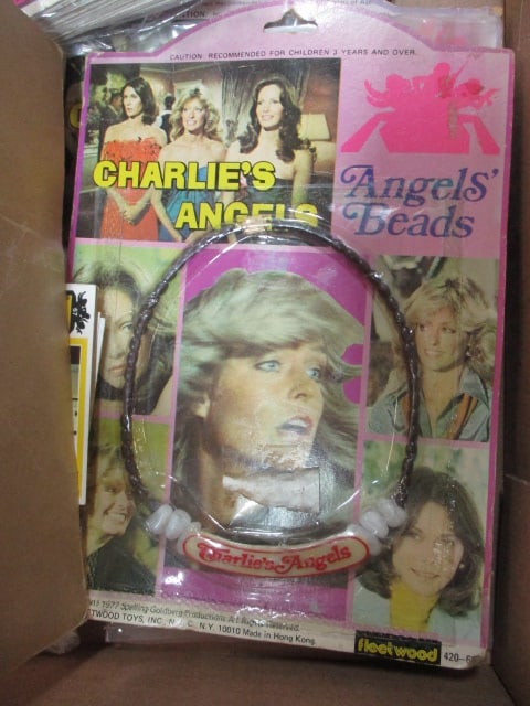 Charlies Angels Memorabilia-Angels Beads, Pendant, Beauty Set, etc. - 3