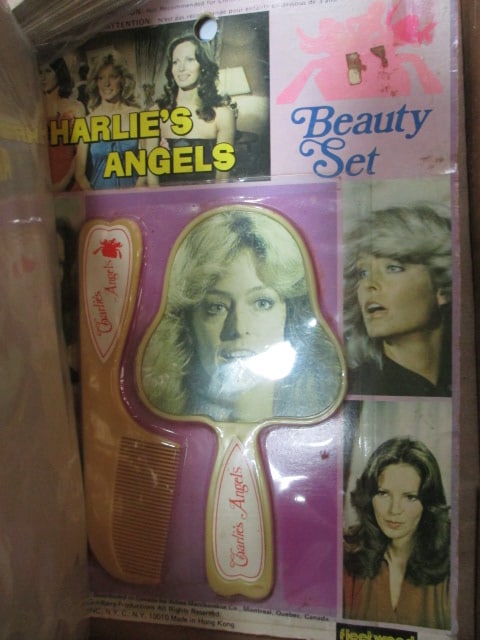 Charlies Angels Memorabilia-Angels Beads, Pendant, Beauty Set, etc. - 5