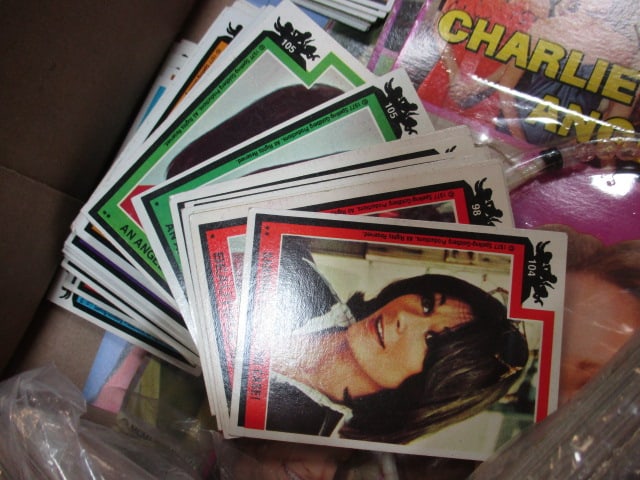 Charlies Angels Memorabilia-Angels Beads, Pendant, Beauty Set, etc. - 7