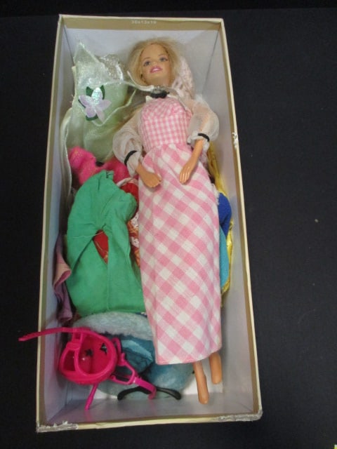 Mattel 1973 Barbie Doll w/Original Dress & Barbie Clothes (1 of 6)