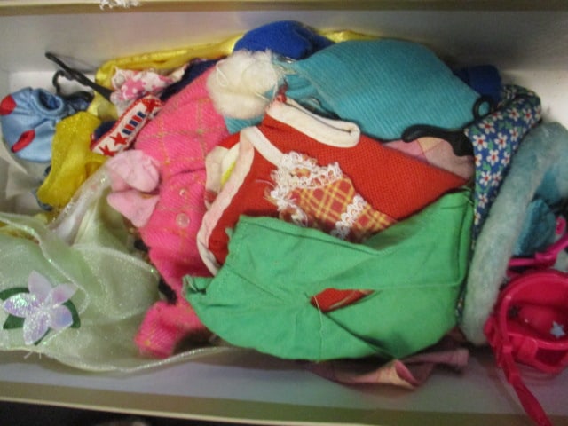Mattel 1973 Barbie Doll w/Original Dress & Barbie Clothes - 2