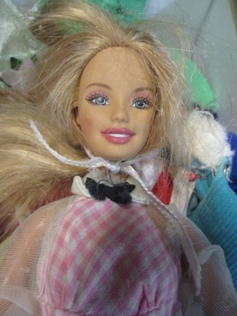 Mattel 1973 Barbie Doll w/Original Dress & Barbie Clothes - 5