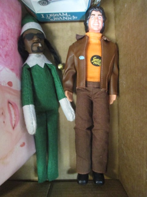 Matchbox 'I Dream of Jeannie' 1999 Diecast Car, Snoop on a Stoop Doll, - 2