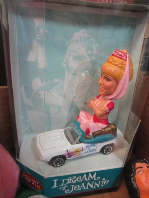 Matchbox 'I Dream of Jeannie' 1999 Diecast Car, Snoop on a Stoop Doll, - 3