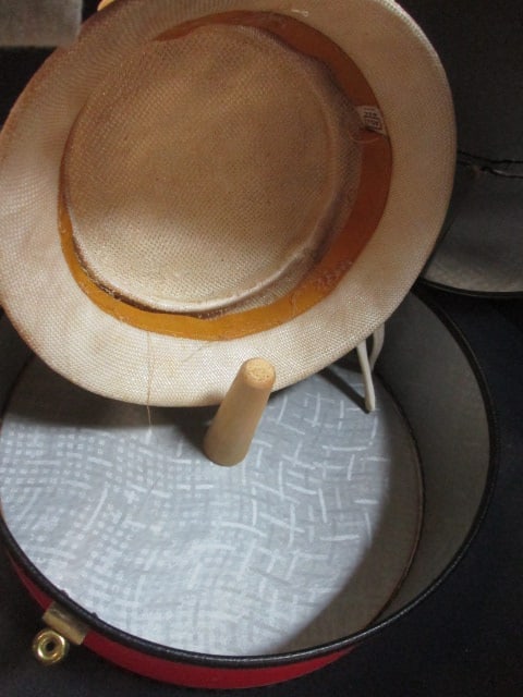 1960's Pill Box Hat & Red Hat Box - 4