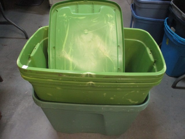 5 Green Totes & 1 Lid: See all pictures