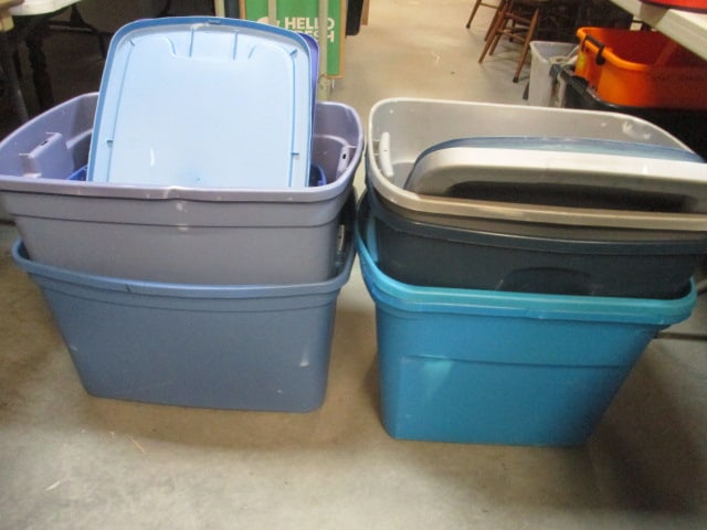 7 Blue & Gray Totes w/Lids: .